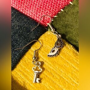 Victorian Mask /key Earrings Handmade Silver
Mask/ Key